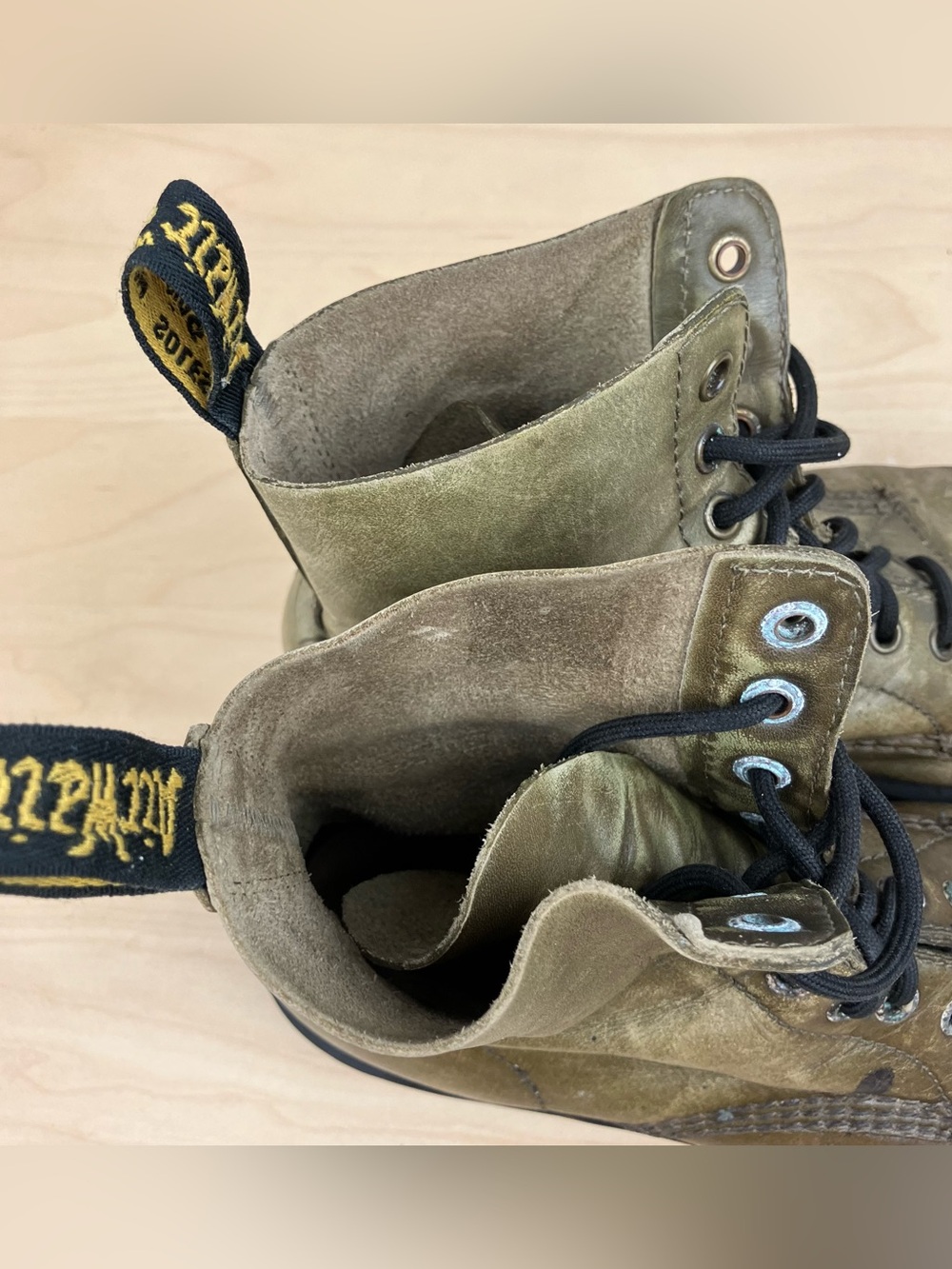 Dr. Doc Martens Women’s Size 9 1460 Olive Green Leather Combat Boots Distressed - Picture 9 of 10